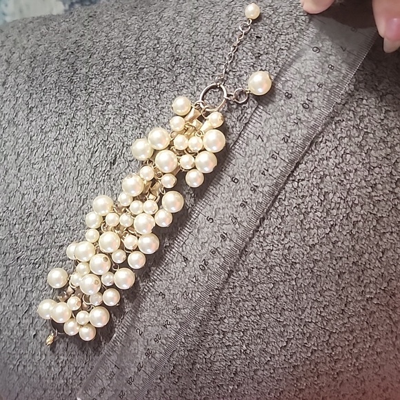 Goldtone Cream Pearl Bracelet - Picture 3 of 9